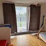 Simple Stay With Garden 15 Min From Center&Airport
